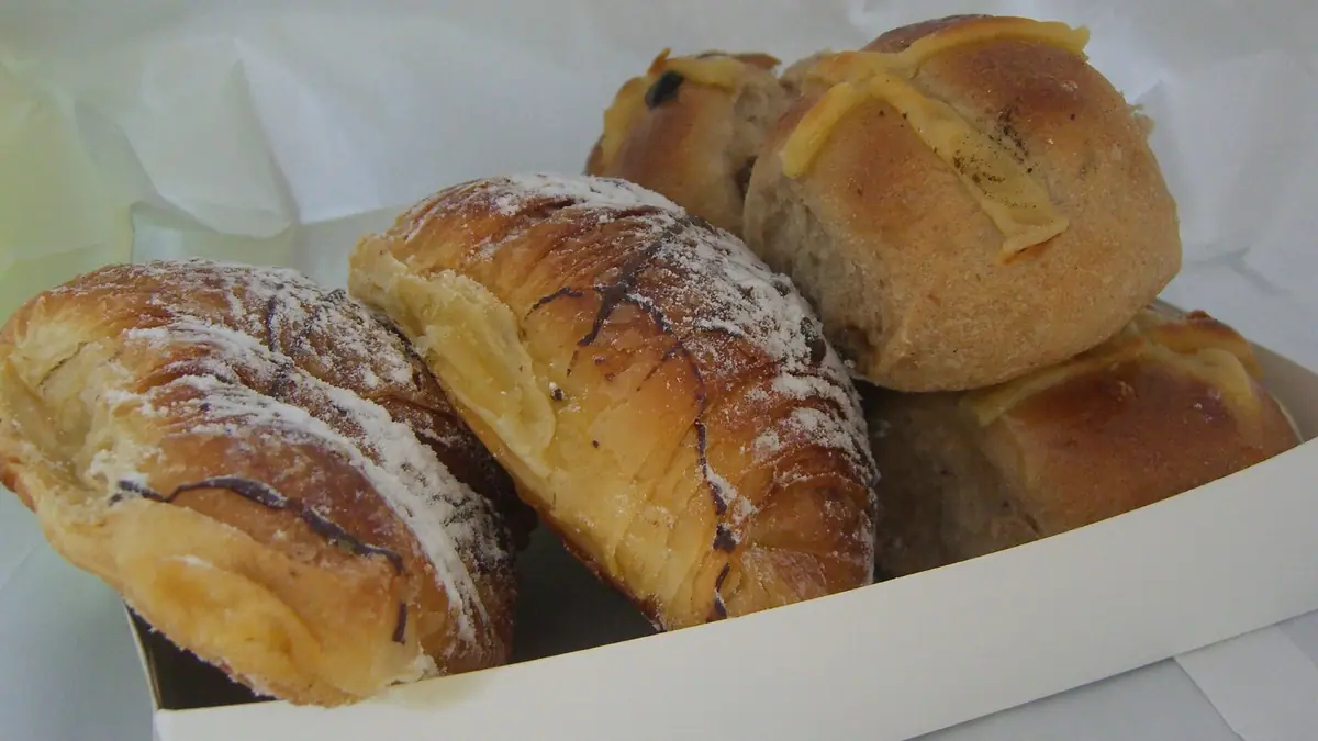 Cafe Flavours – patisserie in Colchester town centre